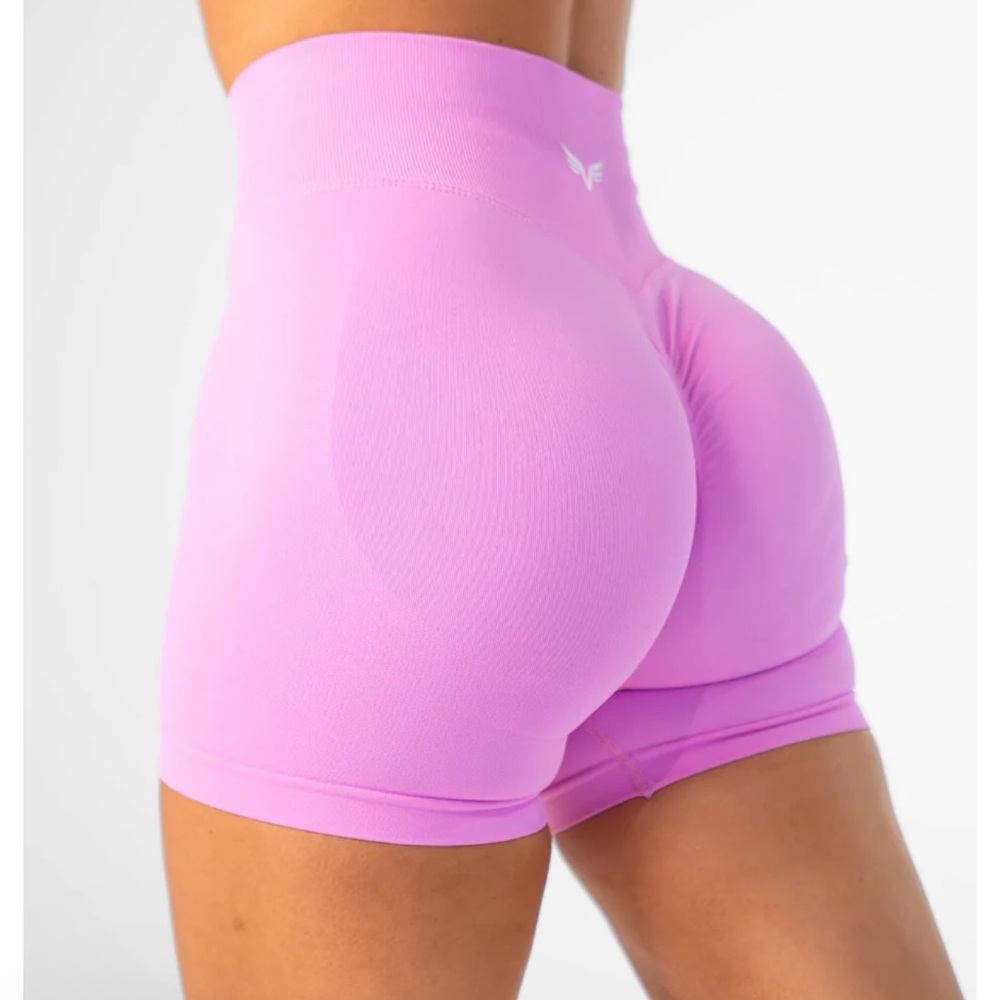 Club Athletica - Define Scrunch Shorts 3"

Color: Pink Bubblegum